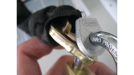 ABUS Shackle Collar in use